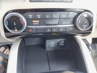 2022 Ford Escape Titanium Hybrid