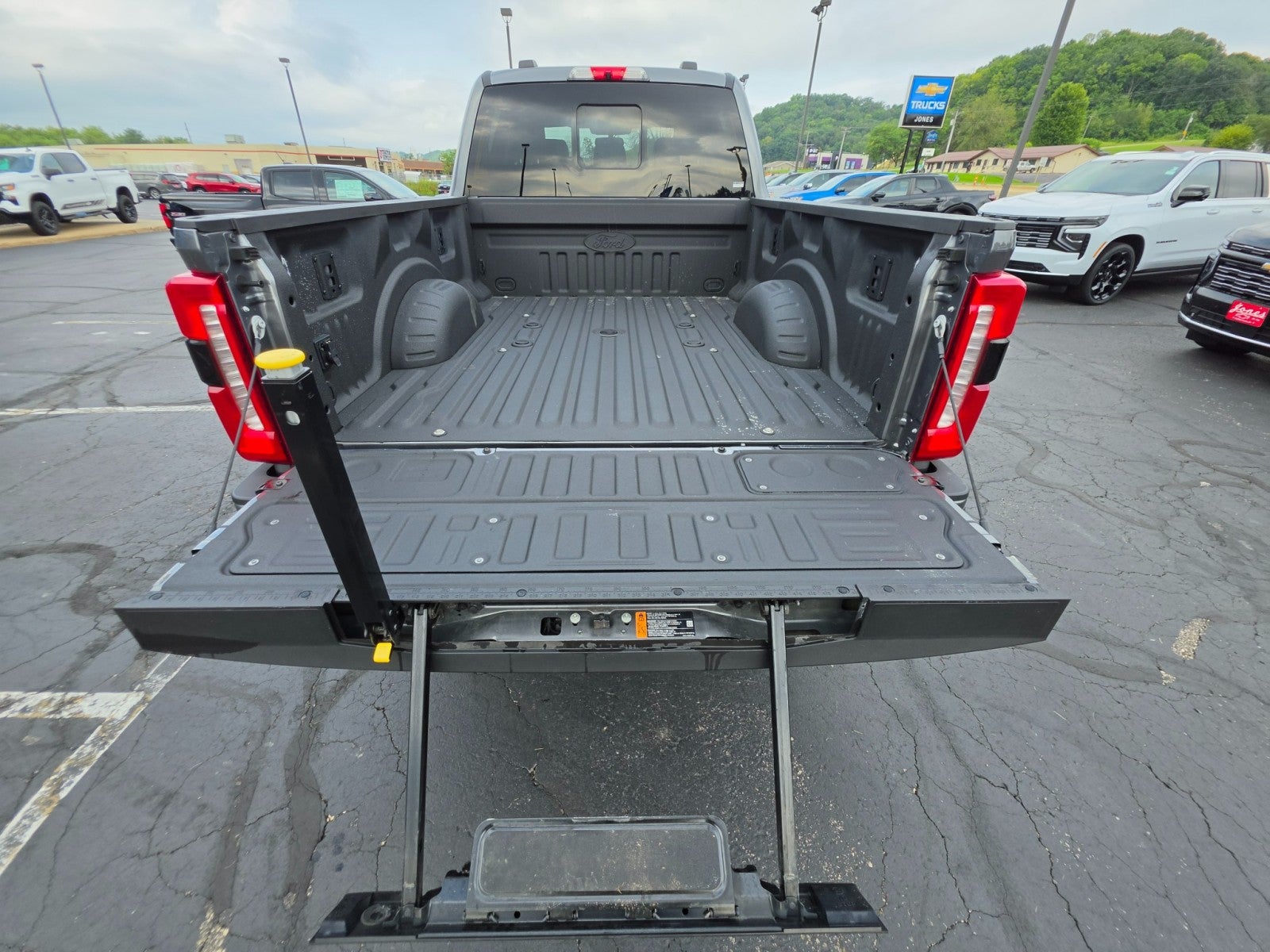 2024 Ford Super Duty F-350 SRW XL