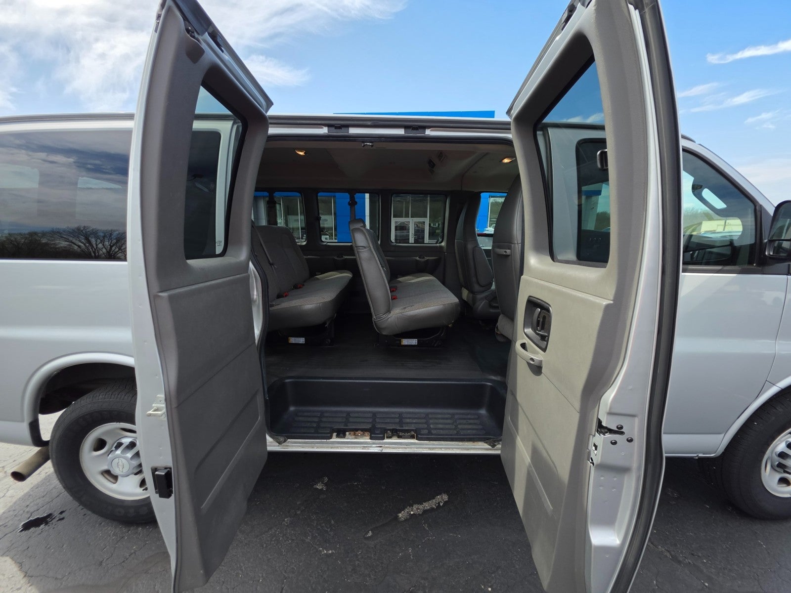 2017 Chevrolet Express Passenger 2500 LS