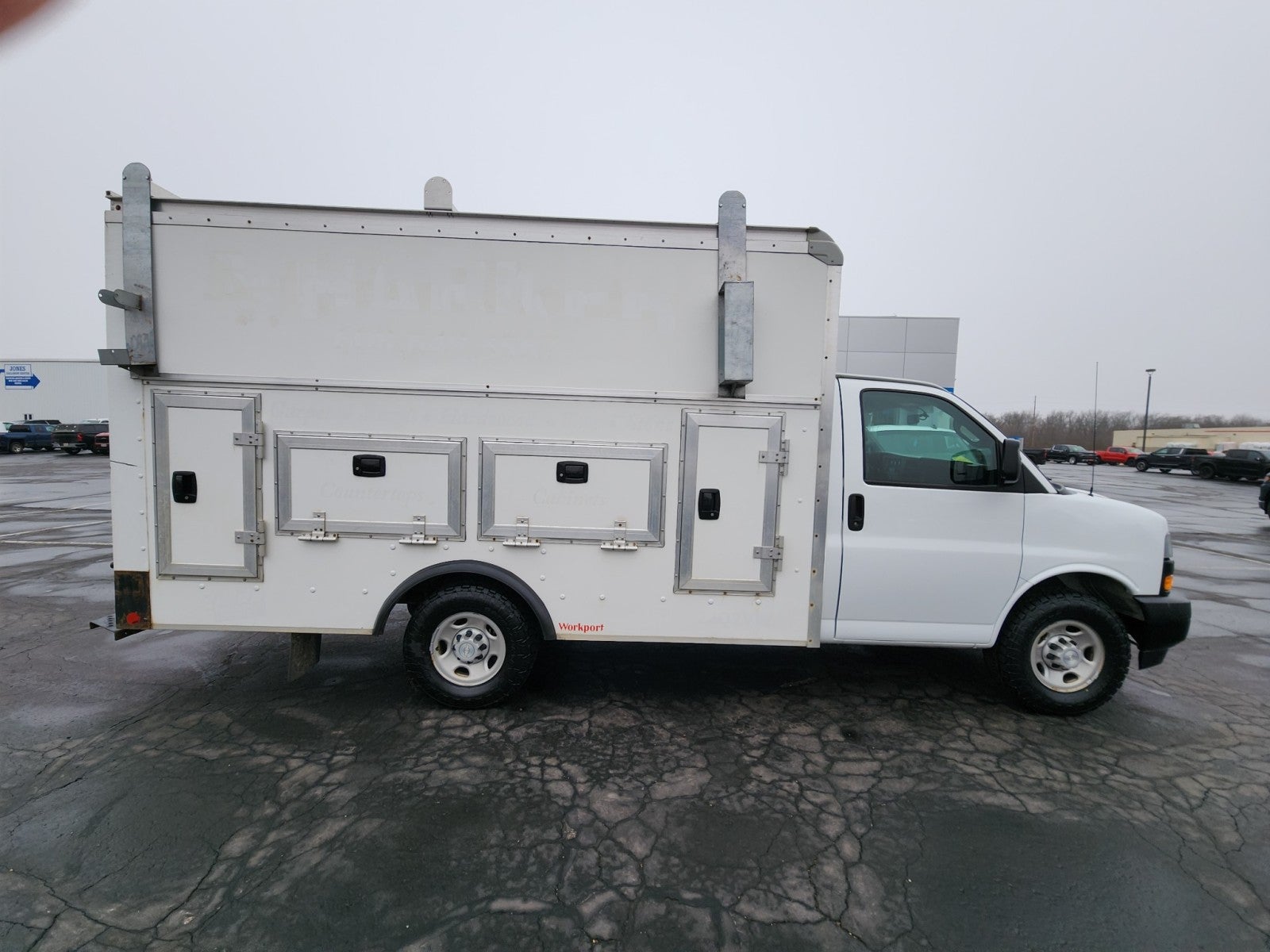 2018 Chevrolet Express Cutaway 3500 Base