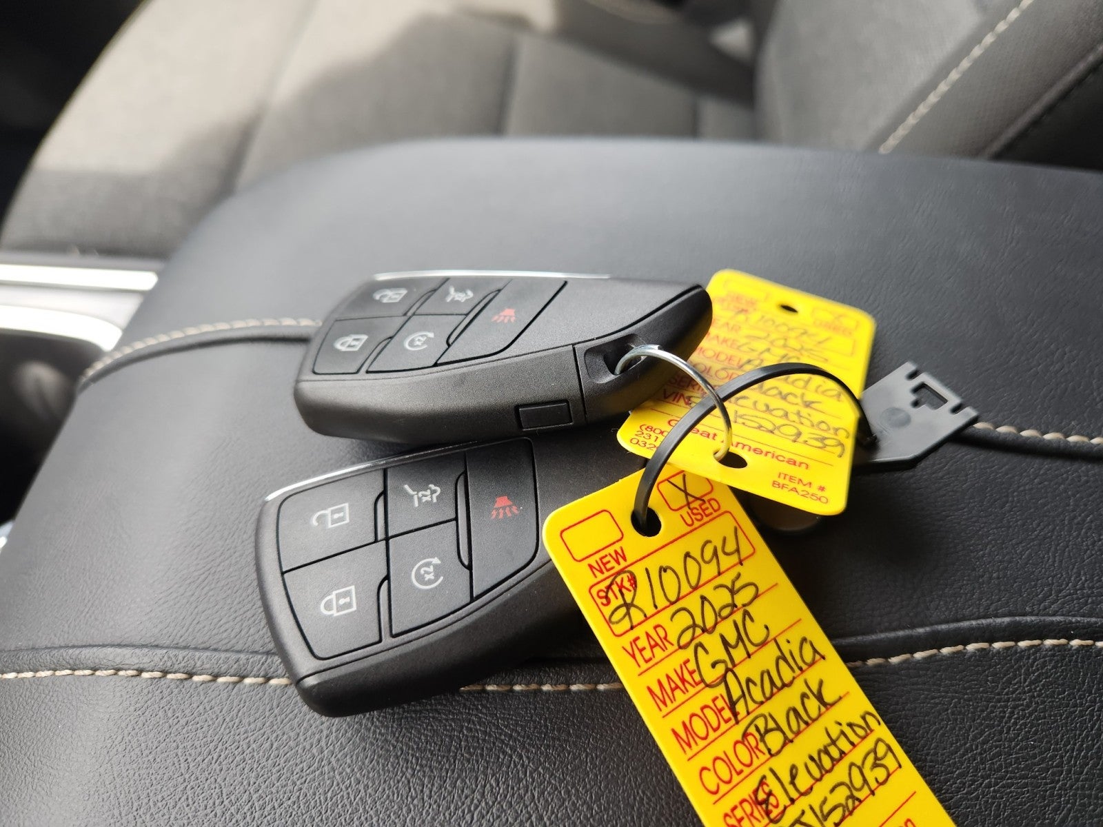 2025 GMC Acadia Elevation