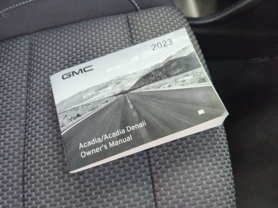 2023 GMC Acadia SLE