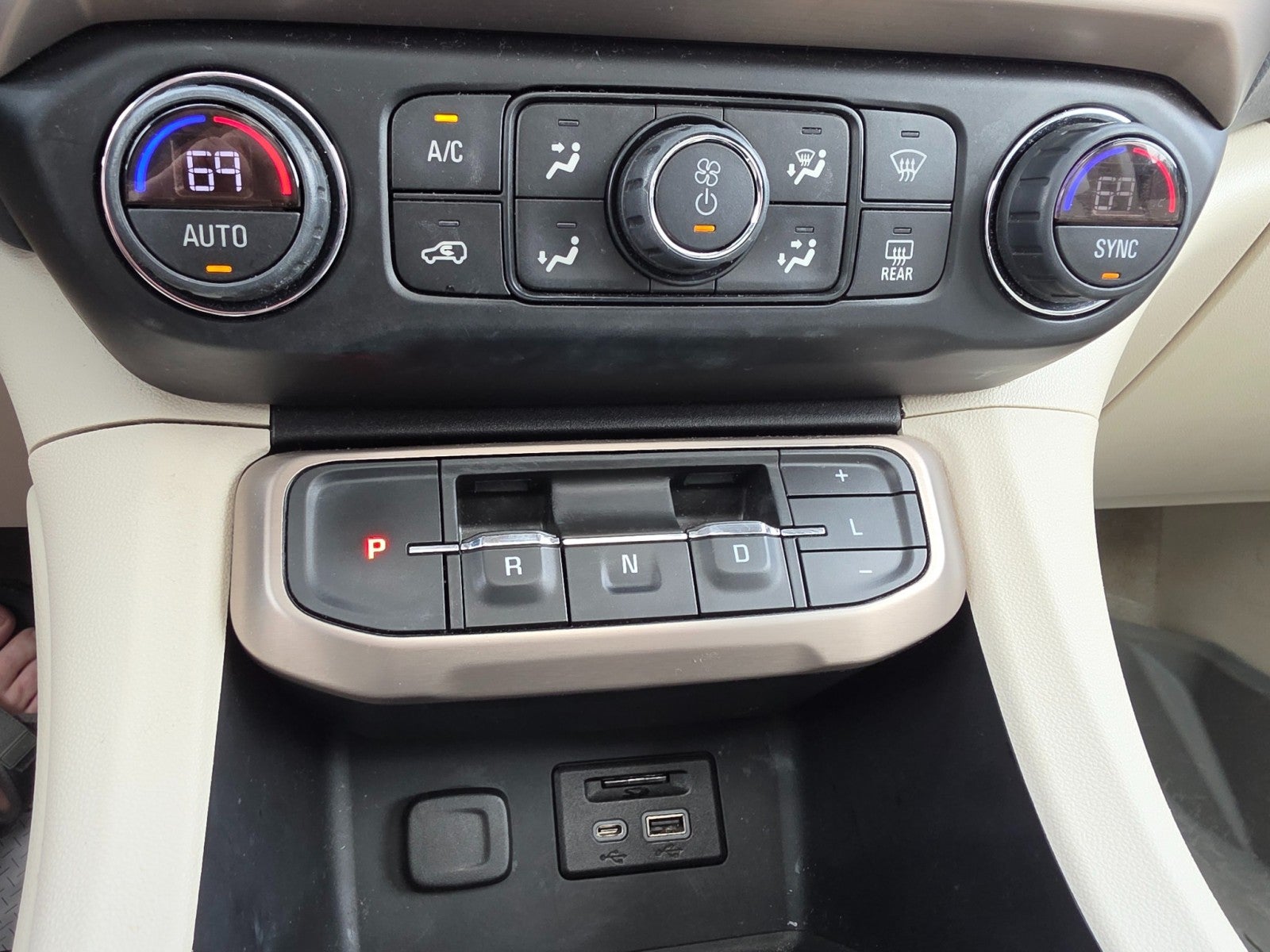 2020 GMC Acadia Denali