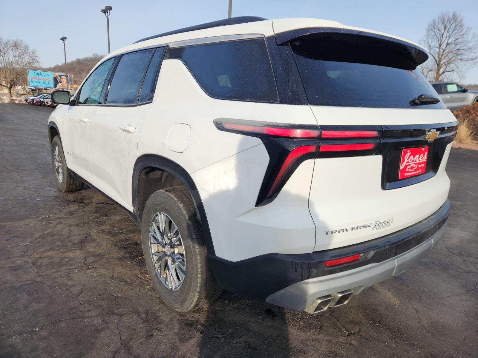2024 Chevrolet Traverse LT