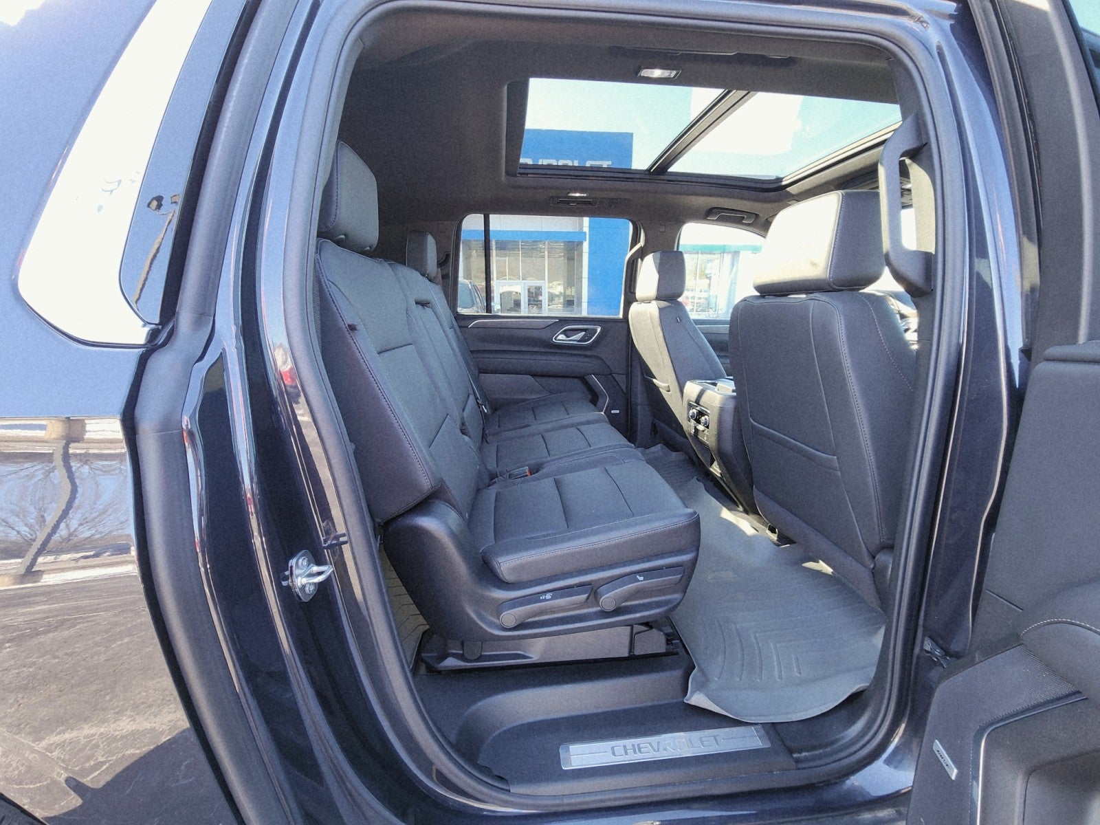 2024 Chevrolet Suburban LT