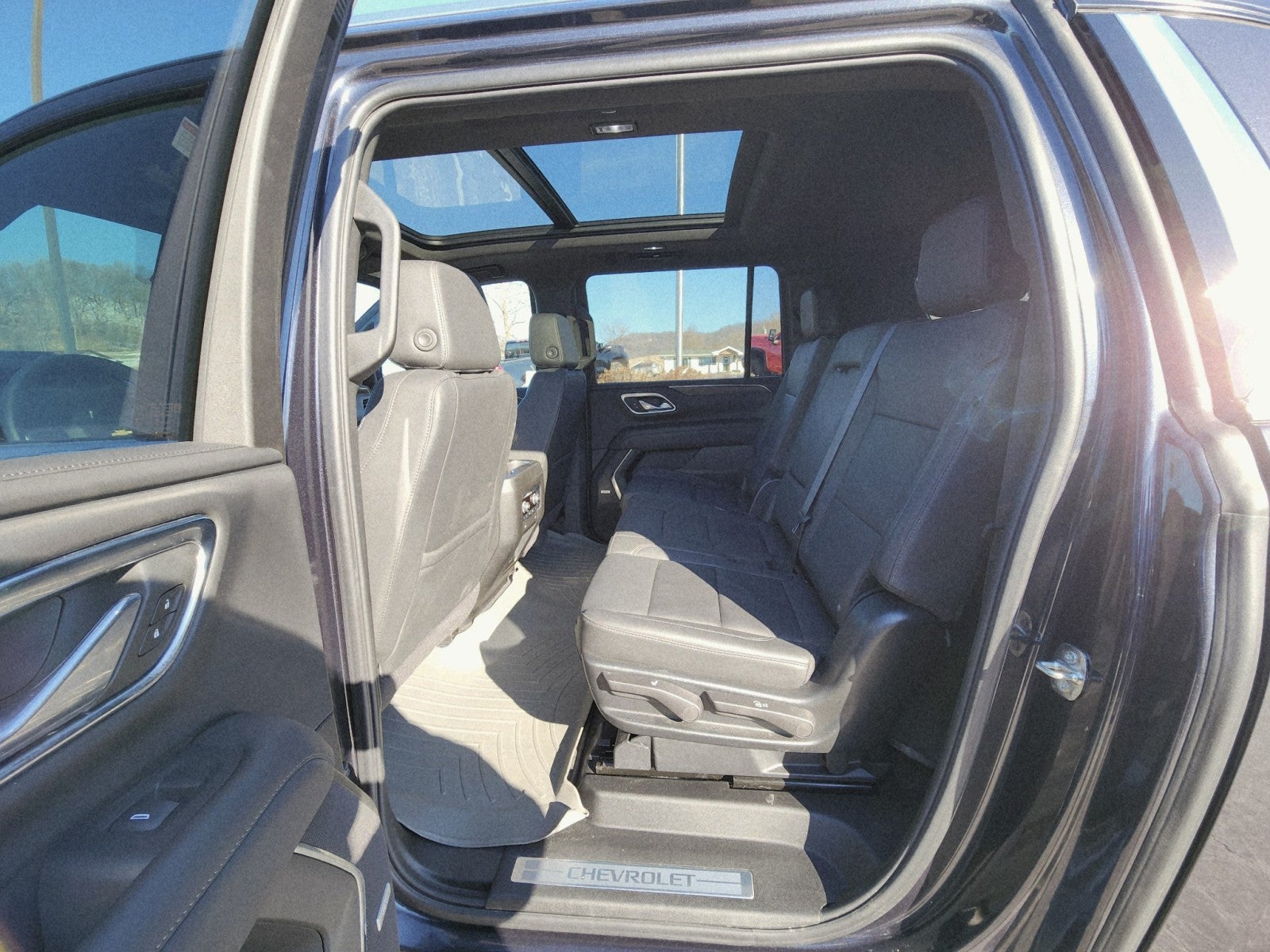 2024 Chevrolet Suburban LT