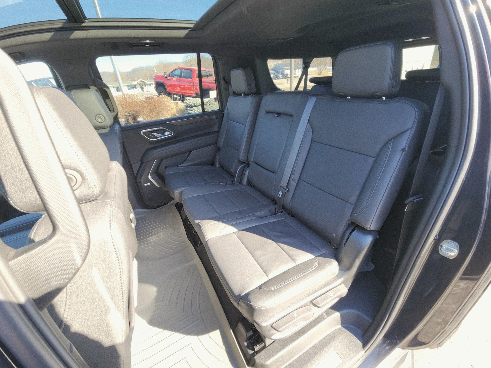 2024 Chevrolet Suburban LT