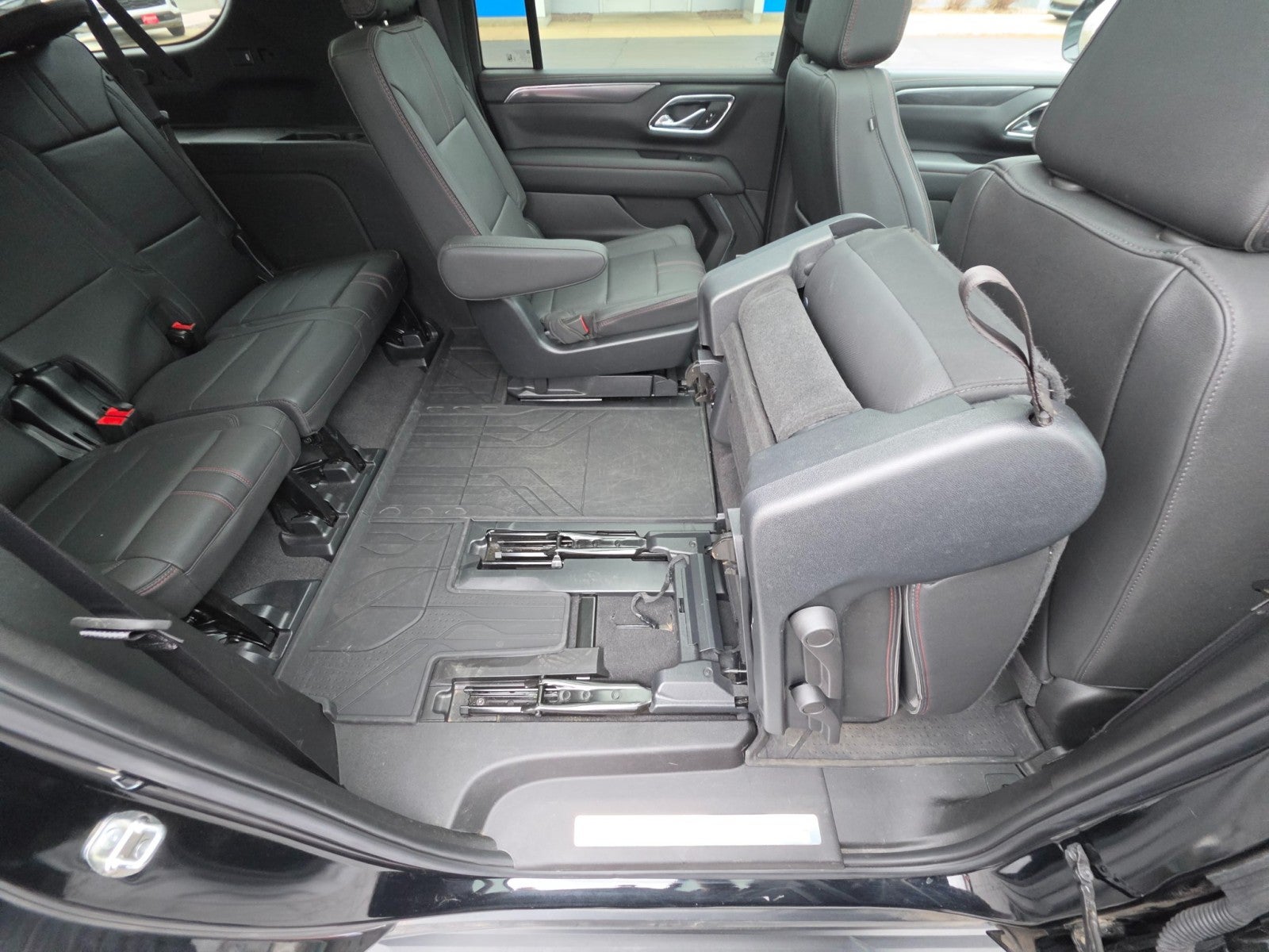 2023 Chevrolet Suburban RST