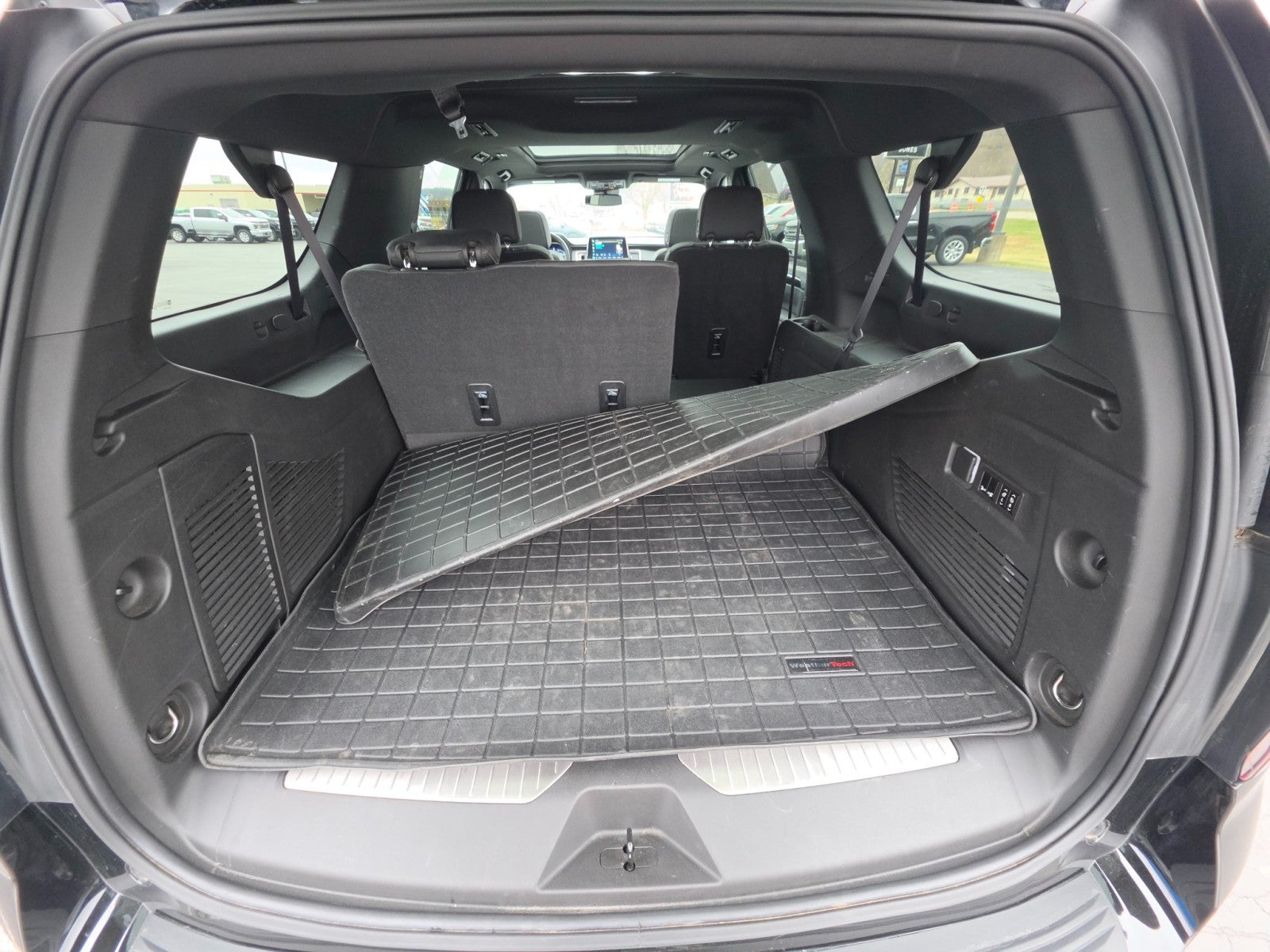 2023 Chevrolet Suburban RST