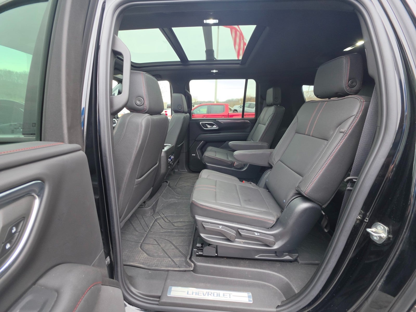 2023 Chevrolet Suburban RST