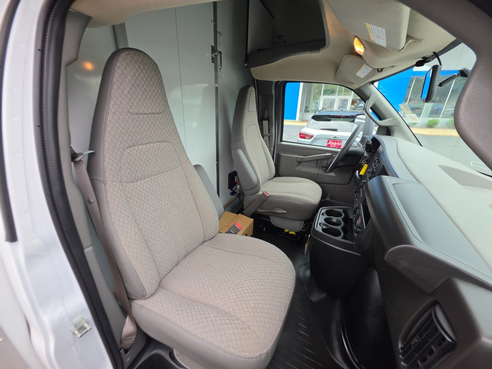 2026 Chevrolet Express Cutaway 3500 1WT