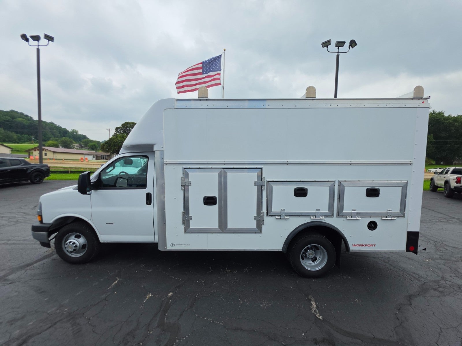 2026 Chevrolet Express Cutaway 3500 1WT