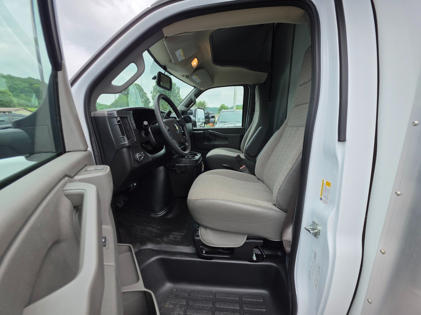2026 Chevrolet Express Cutaway 3500 1WT