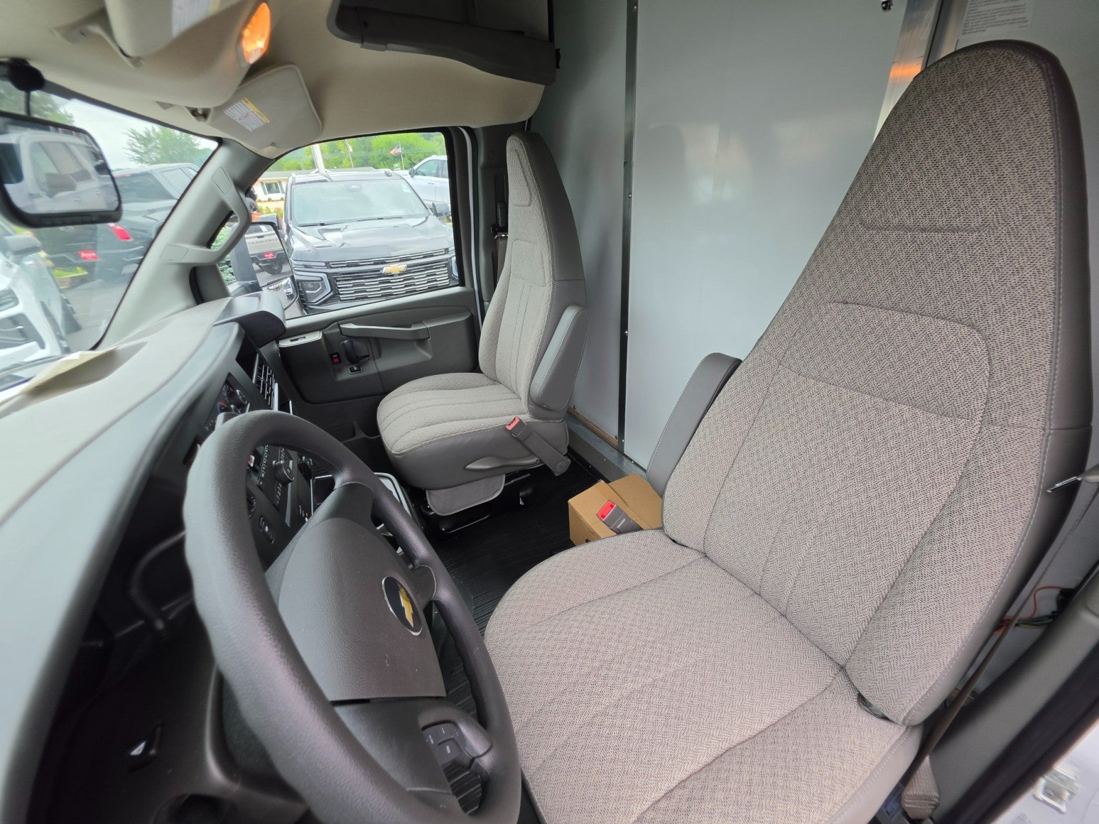 2026 Chevrolet Express Cutaway 3500 1WT