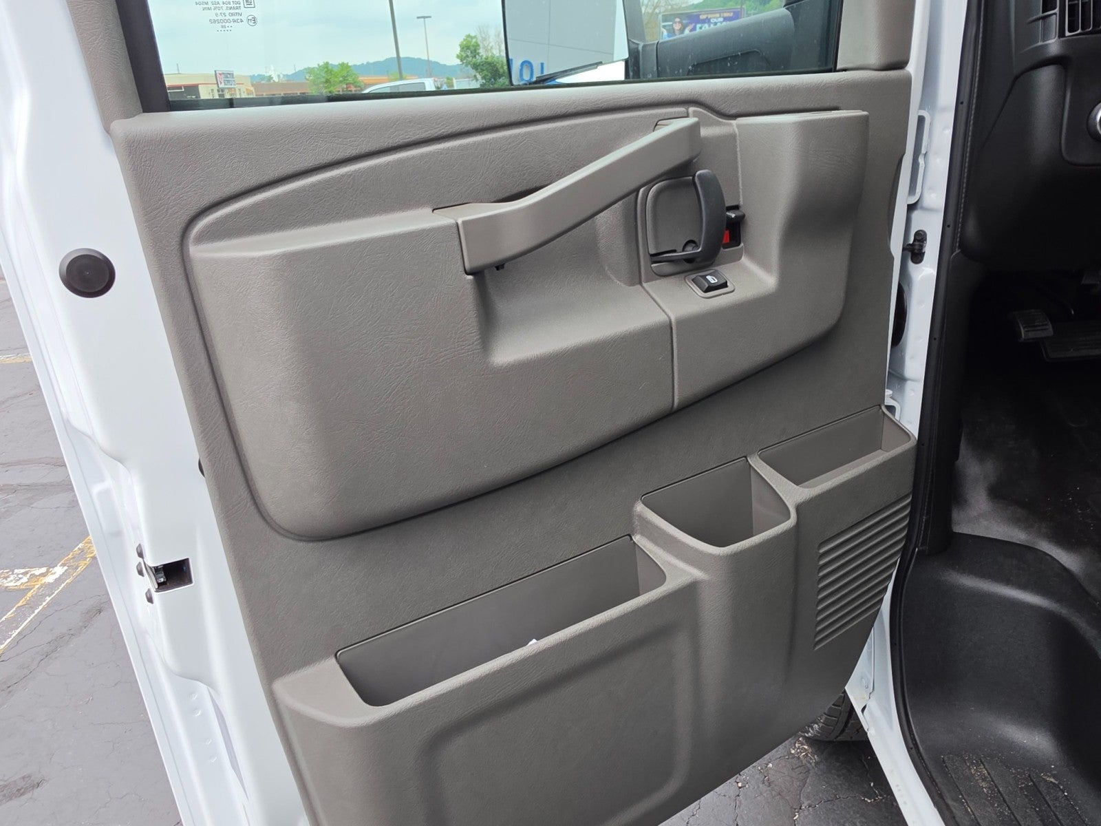 2026 Chevrolet Express Cutaway 3500 1WT