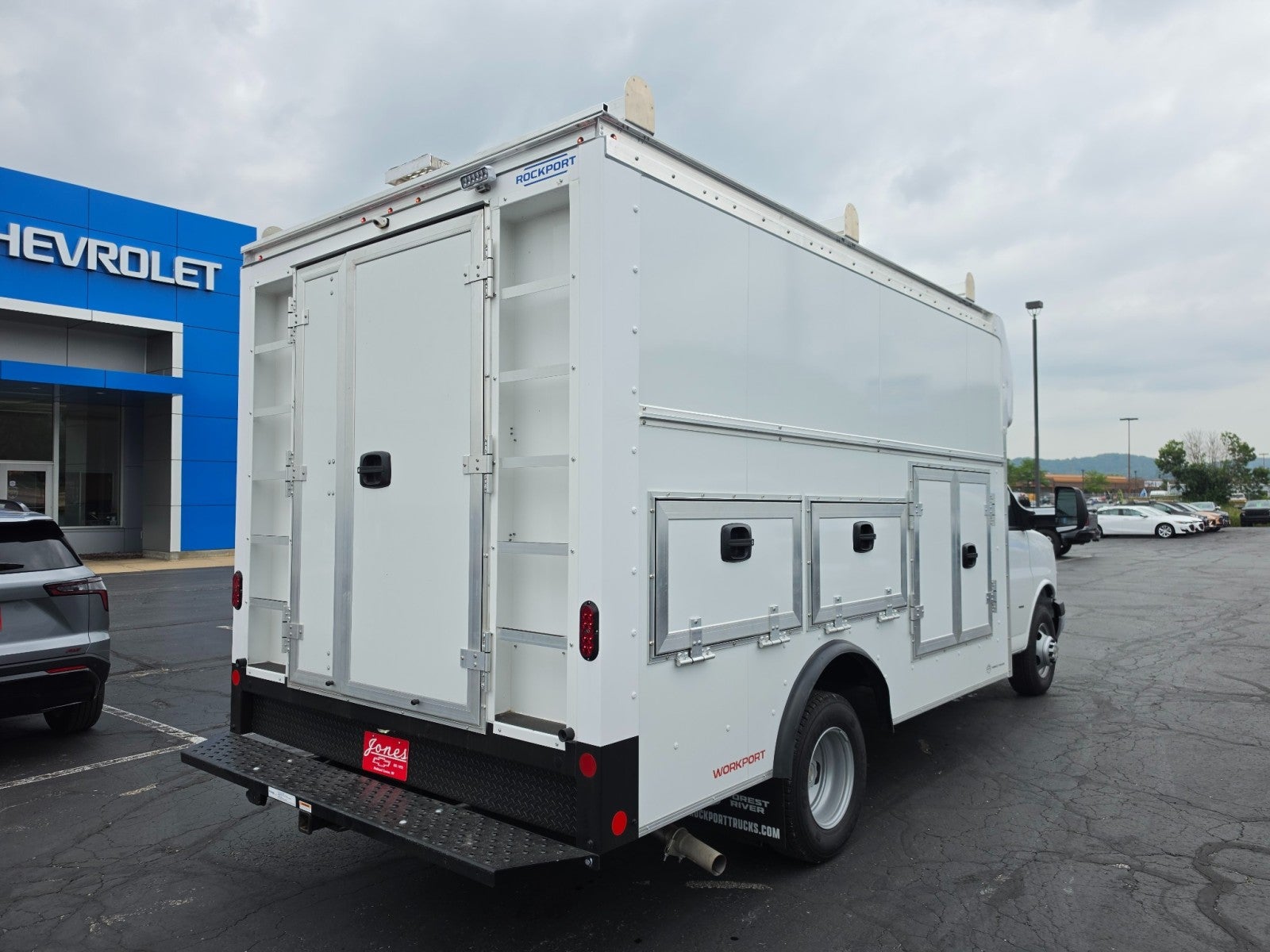 2026 Chevrolet Express Cutaway 3500 1WT