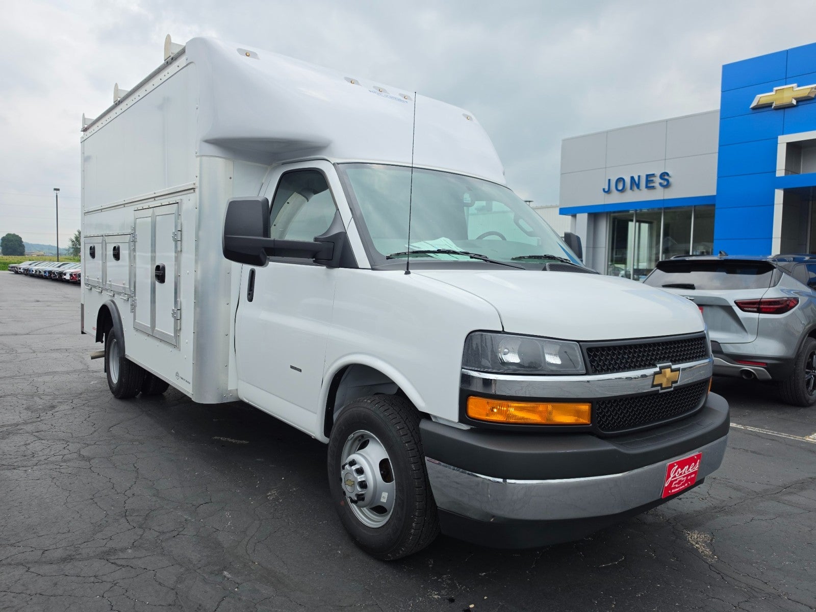 2026 Chevrolet Express Cutaway 3500 1WT