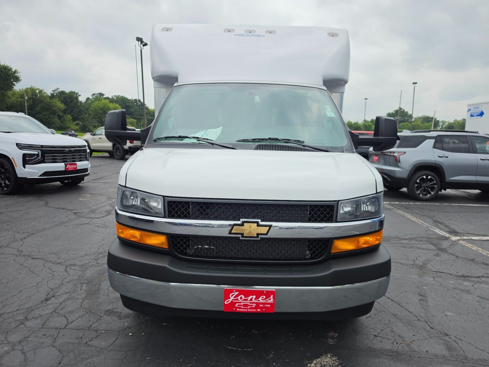 2026 Chevrolet Express Cutaway 3500 1WT