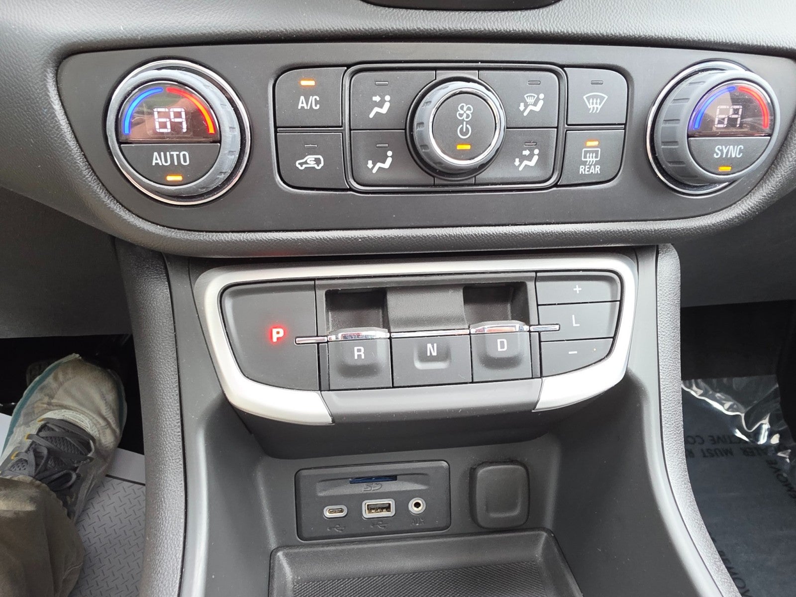 2023 GMC Terrain SLT