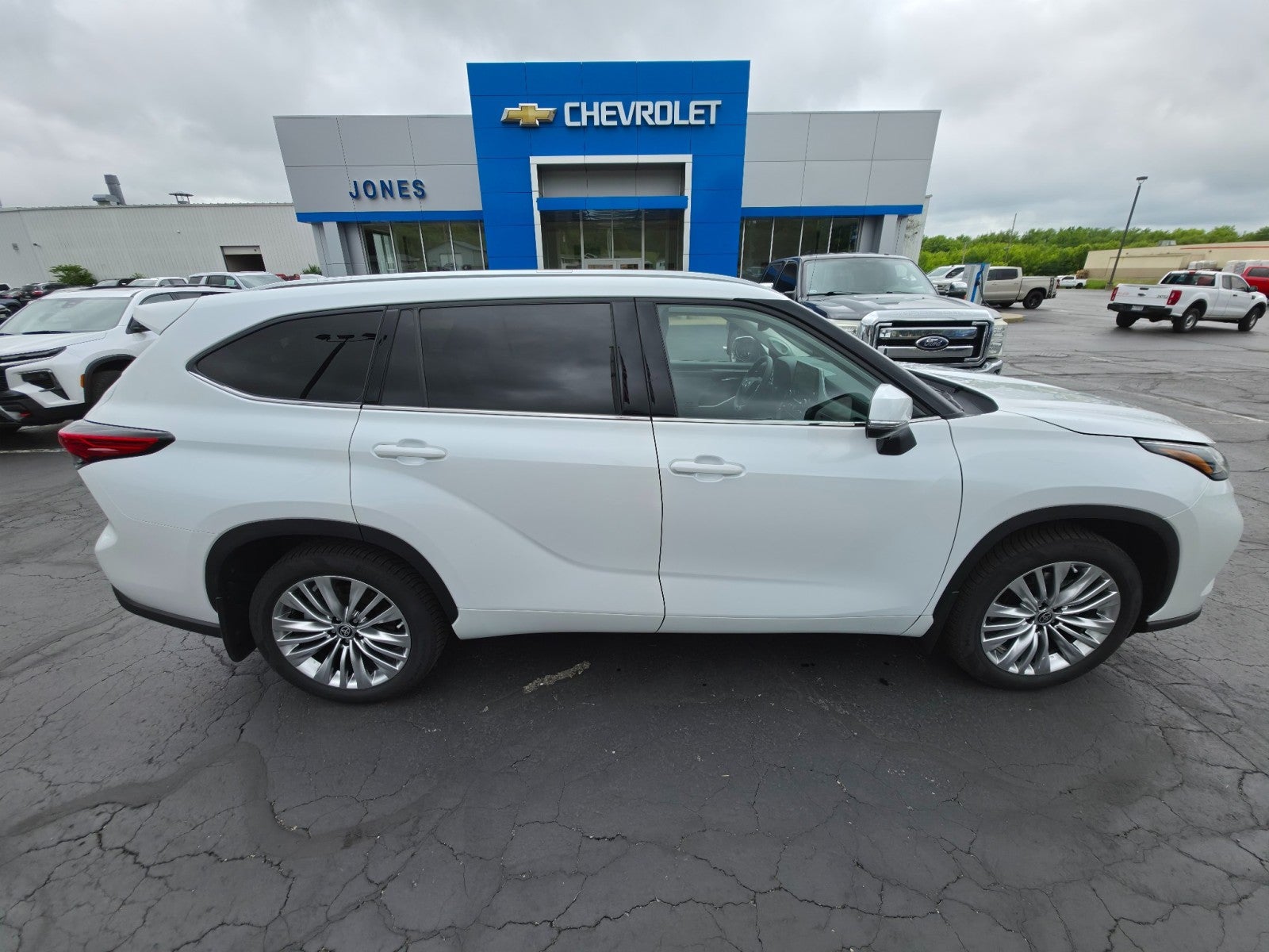 2023 Toyota Highlander L